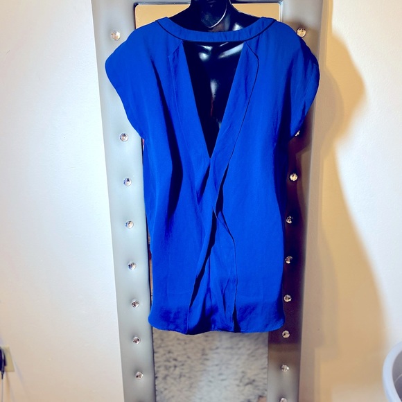 Tunic royal blue sassy top with open back - Picture 2 of 2